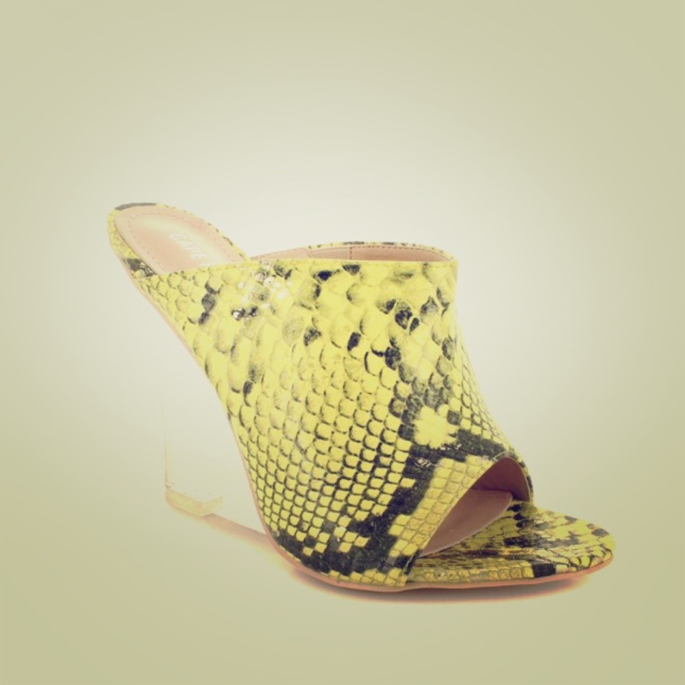 *Cape Robbin Boa Babe Lime Wedge Heels - Size 7.5